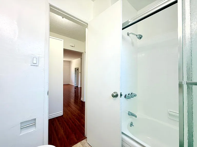 1376 N. Serrano Avenue — Photo 14