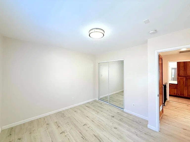 762 W. 21st St. — Photo 19