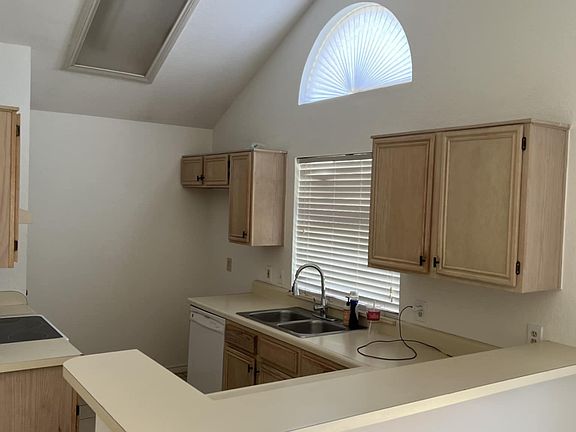 5th image of 2225 Jasmine Ln