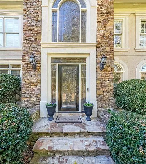 2502 Oak Hill Overlook — Photo 2