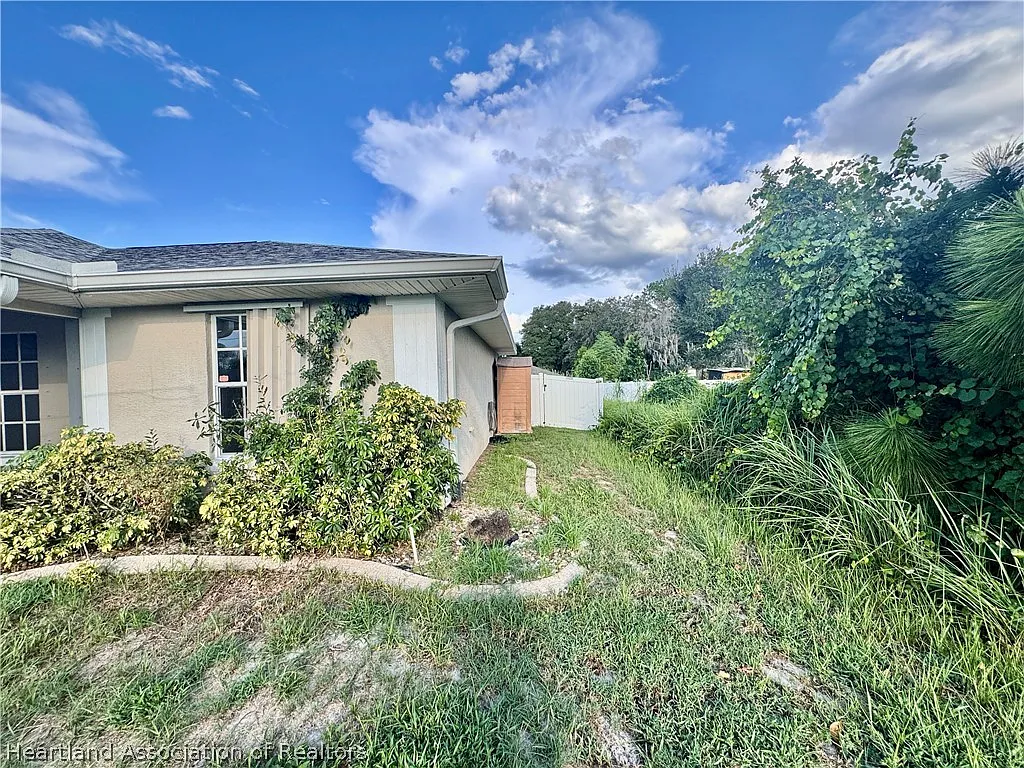 3 bed, 2.0 bath, 1568 sqft, $1,800 — Photo 4