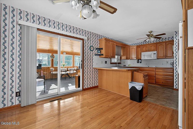2nd image of 9 Sequoia Drive