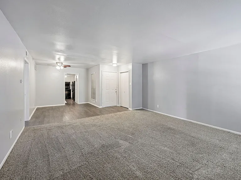 Premier Gardens Apartments — Photo 27