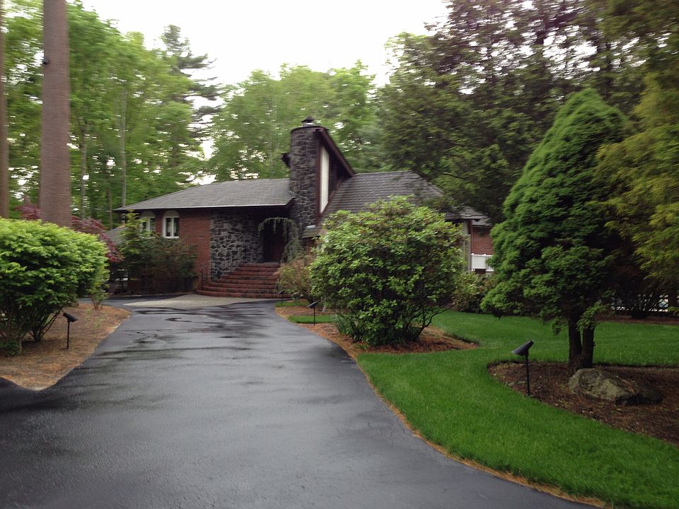 2nd image of 5 Goldenrod Ln