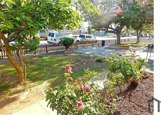 1900 Harbor Ave — Photo 4