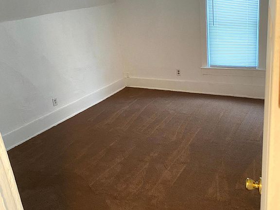 3rd image of 327 W Washington St