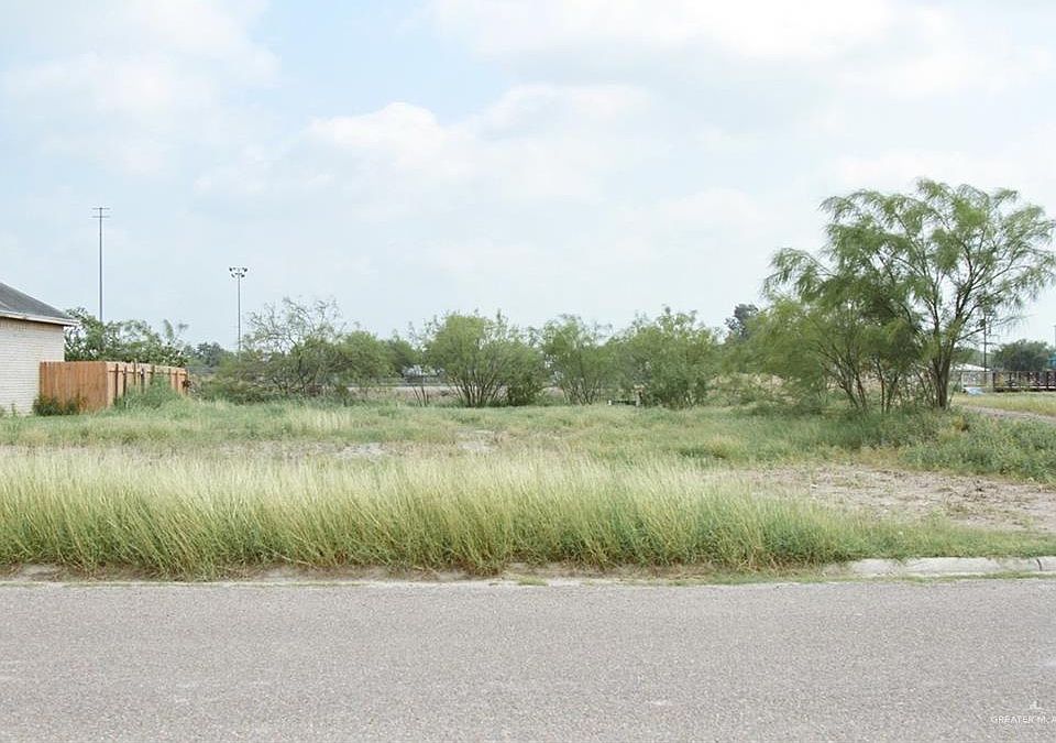 1st image of 600 W Ruisenor Ave