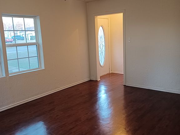 Livingroom & front door
