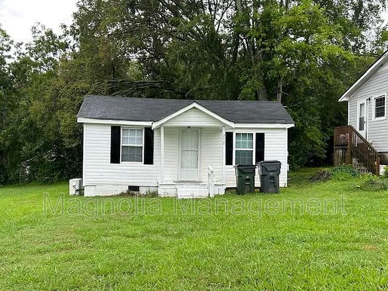 2 bed, 1.0 bath, $895 — Photo 1