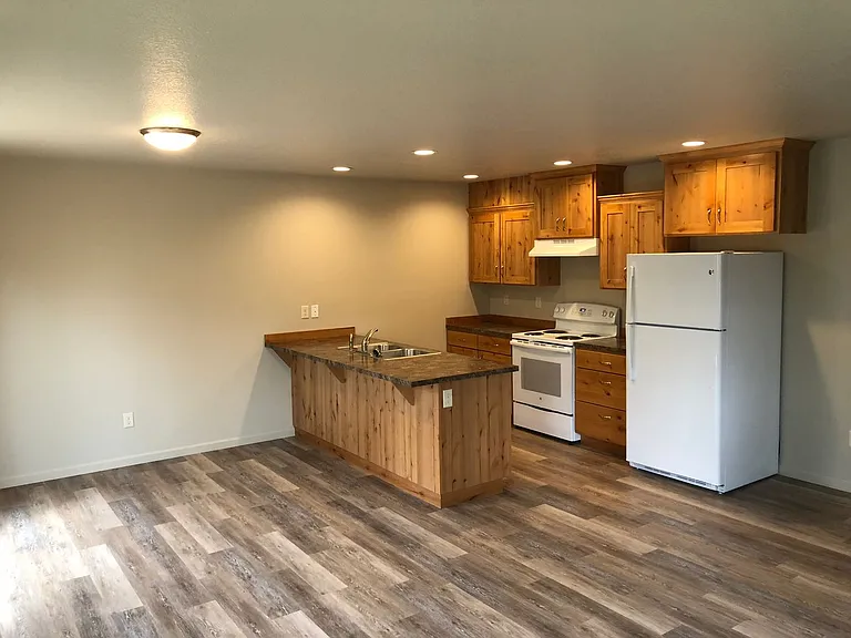 817-821 Main St — Photo 5