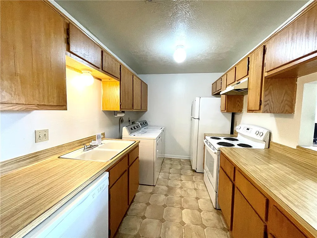 2 bed, 3880 sqft, $850 — Photo 3