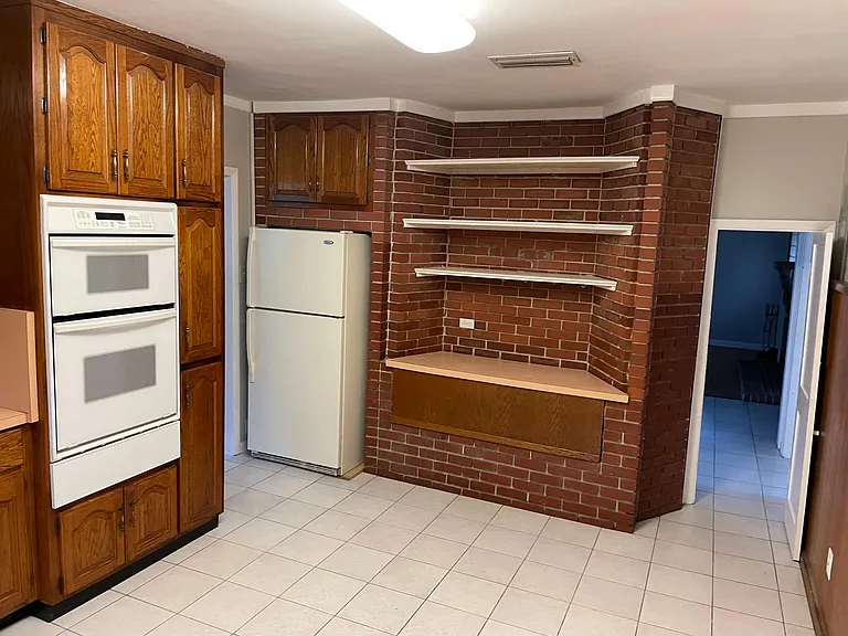 2123 University Blvd S — Photo 8