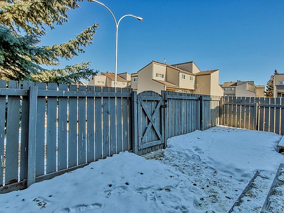 3rd image of 1660 Lakewood Rd S