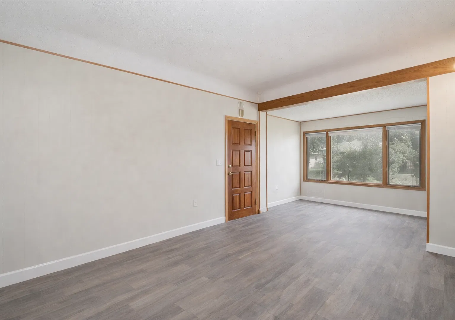 1555 Carroll Ave — Photo 4