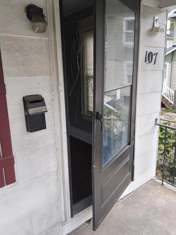 3 bed, 1.0 bath, $1,700 — Photo 4