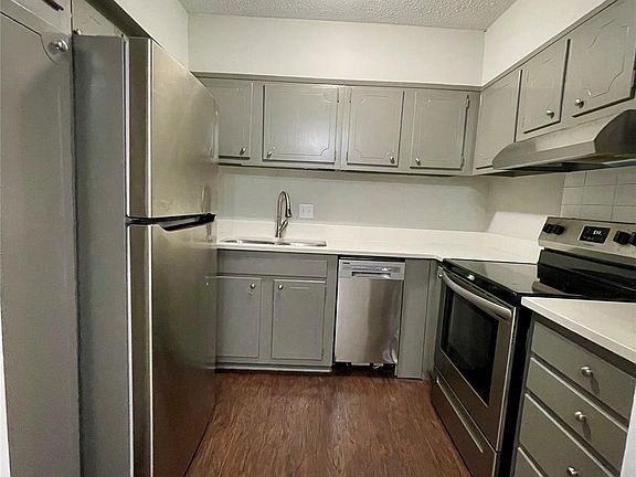 3rd image of 2602 Park Rd