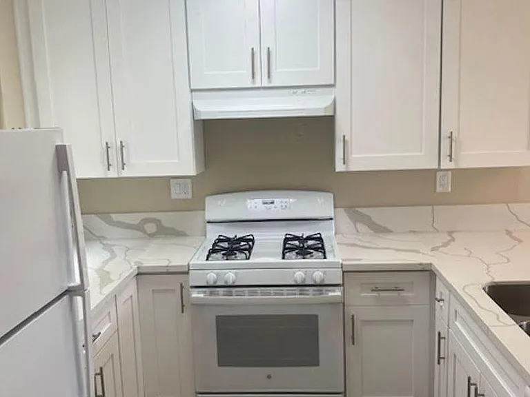 940 Palm Ave — Photo 1