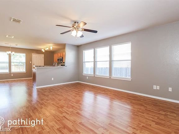 5th image of 2608 Lookout Dr