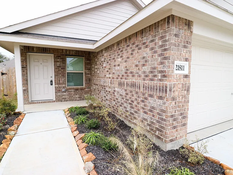 21811 Hickory Springs Ct — Photo 3