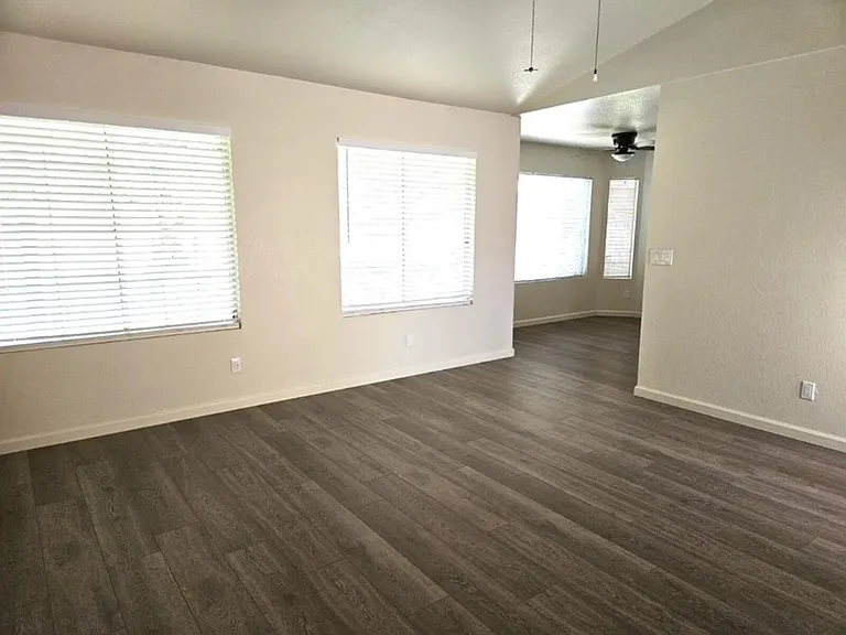 860 McArthur Ave — Photo 3