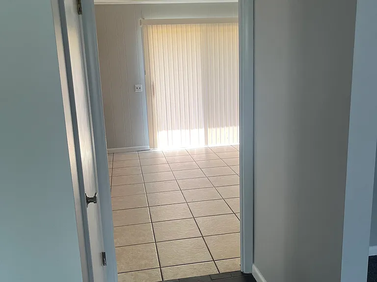 4073 Greenwillow Ln E — Photo 2