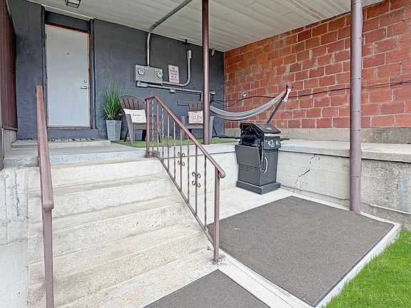 5th image of 113 W Railroad St #115