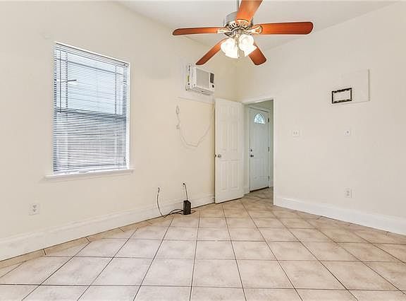 3rd image of 1215-17 Annette St #C