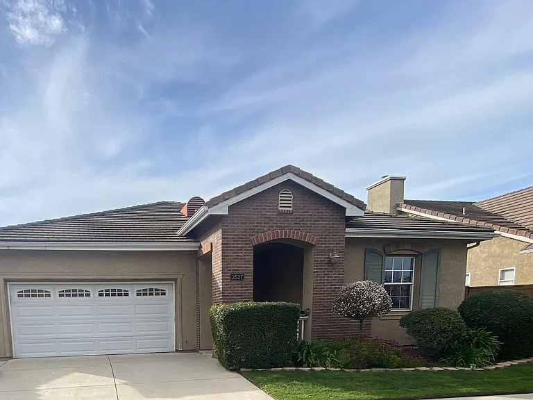 2527 Elliott St — Photo 1