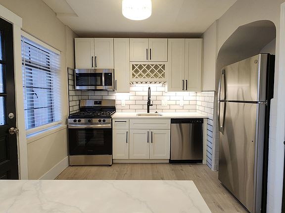 3rd image of 4720 Donovan Ave #2