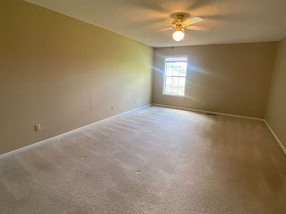 5th image of 117 W Briar Dr #1