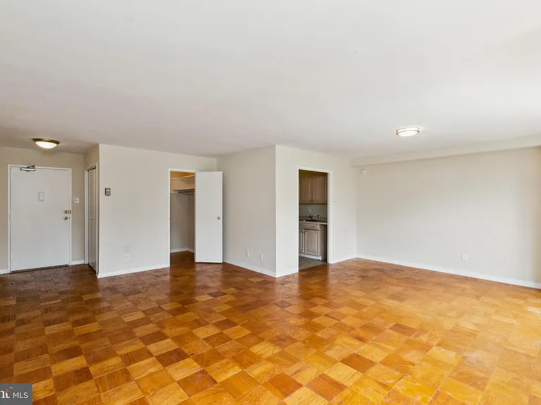 1900 Lyttonsville Rd #614 — Photo 4