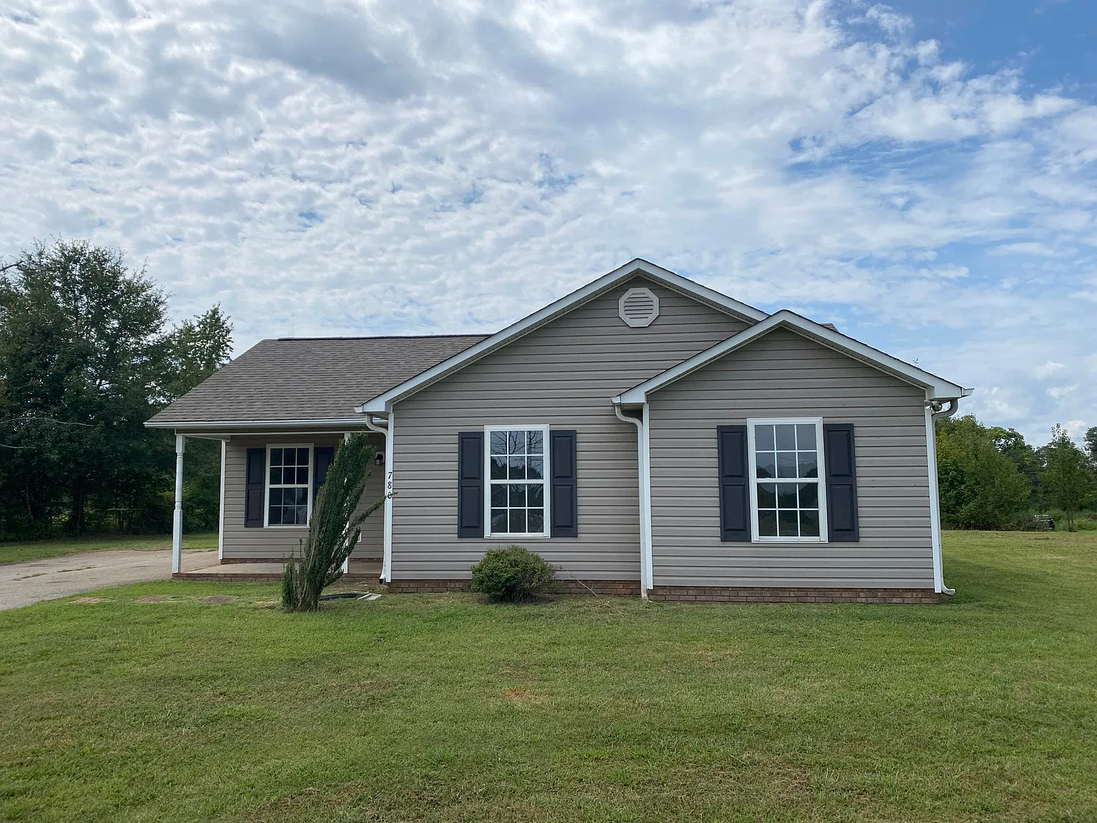 3 bed, 1110 sqft, $1,450 — Photo 1