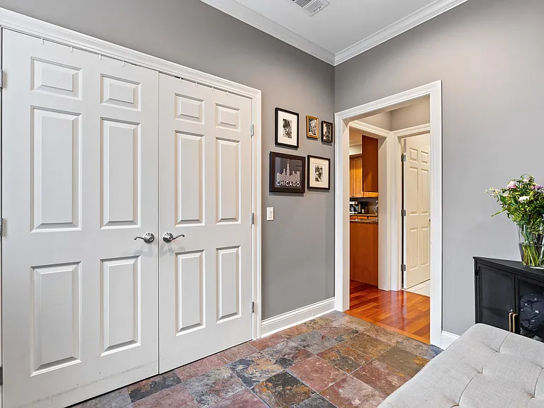 1056 W Lawrence Ave #2C — Photo 2