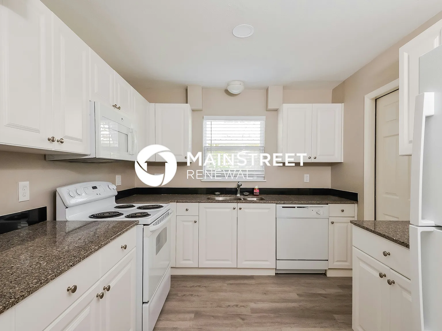 2839 Hope St — Photo 4