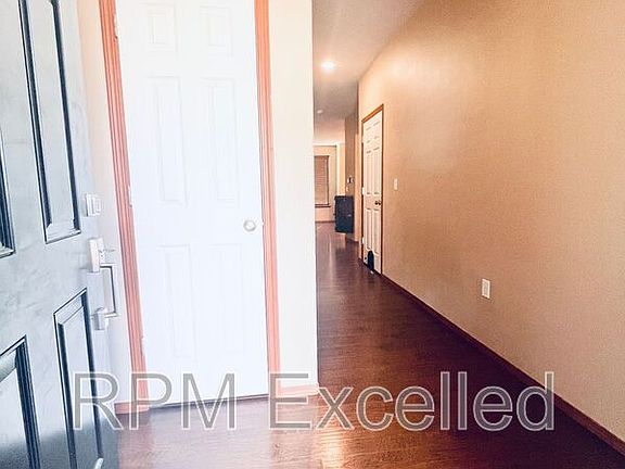 3rd image of 118 61st Pl SE