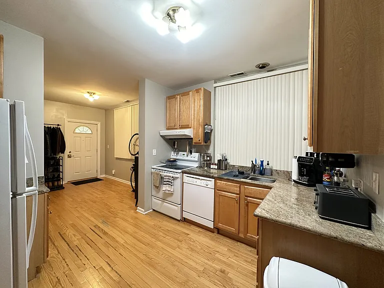 3650 W George St #1 — Photo 3