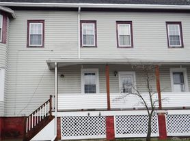 19 Main St