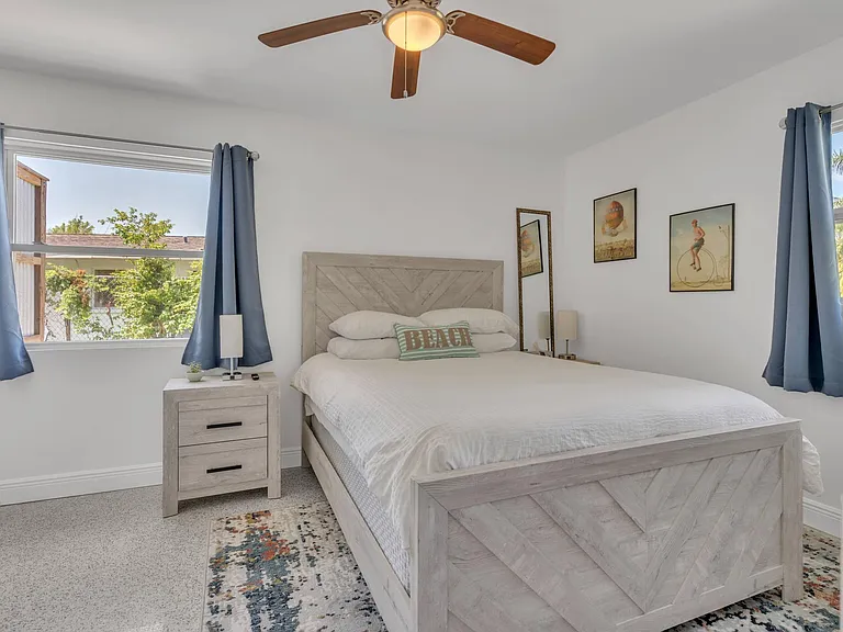 2414 Nassau St — Photo 30