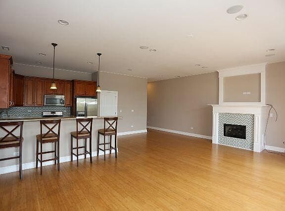 4th image of 4006 N Kilbourn Ave APT 2B