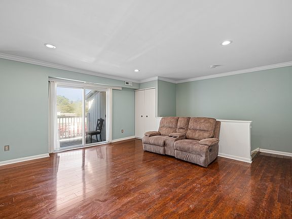4th image of 275 Green St APT 4A6