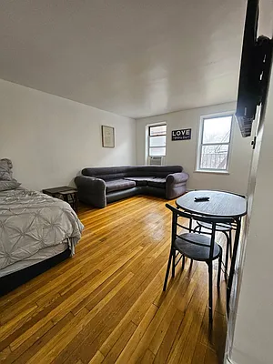 Sold by KNY Realty Group LLC | media 33