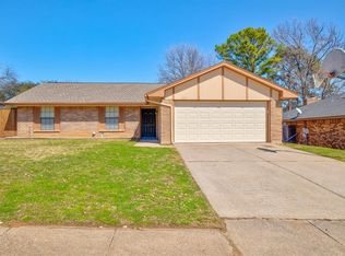 207 Ginger Ln, Euless, TX 76039