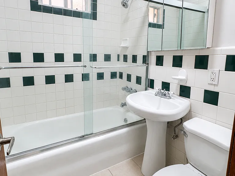 1112 N Kingsley Dr #9 — Photo 10