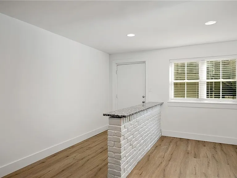 880 Saint Charles Ave NE #10 — Photo 7
