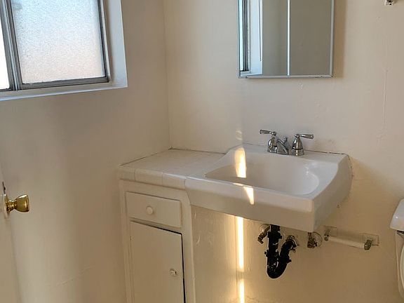5th image of 3826 Winona Ave #9169064