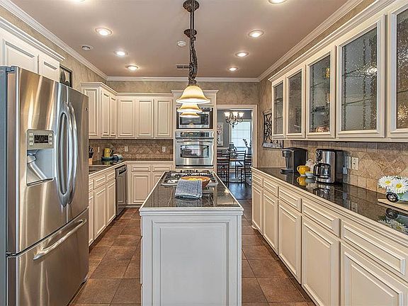 3rd image of 110 Northwood Dr