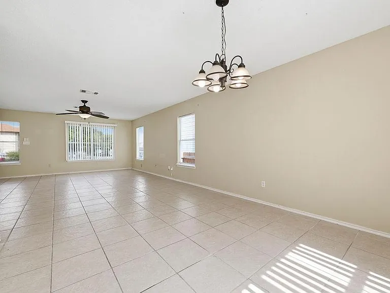 1109 Bradbury Ln — Photo 16