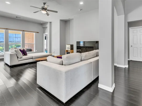 2719 Falcon Trl, Grand Prairie, TX 75052