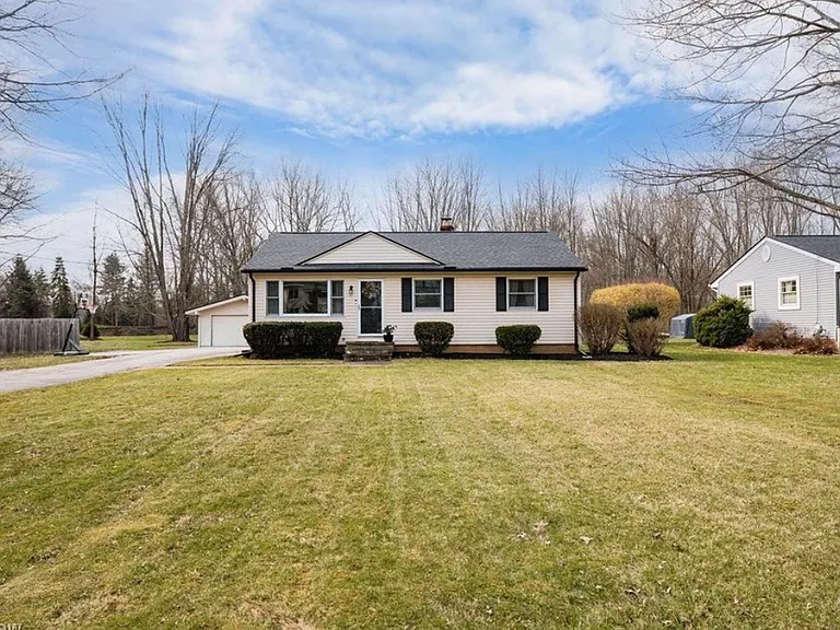 30817 Schwartz Rd — Photo 1