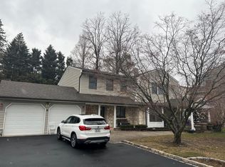 14 Conway Ct #2, Glen Cove, NY 11542
